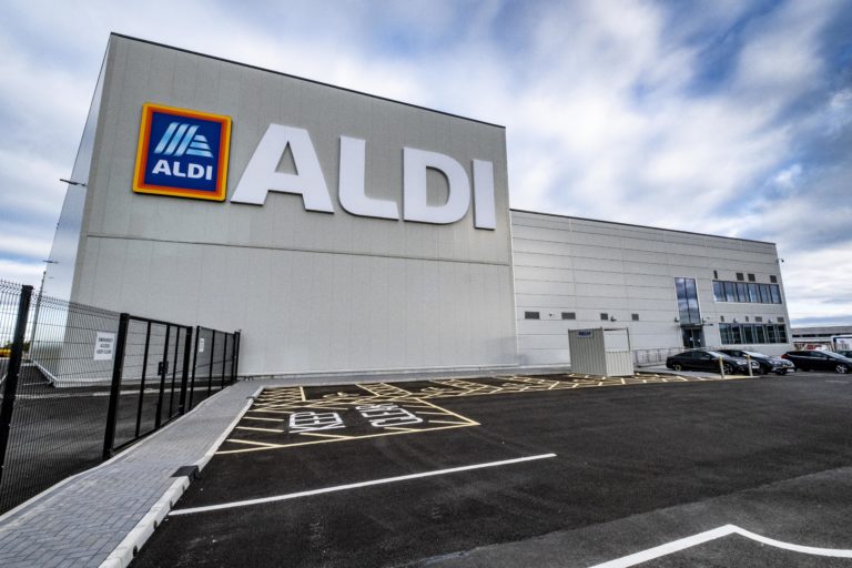 ALDI CELEBRATES OPENING OF ITS 100th SCOTTISH STORE WITH £6000 OF