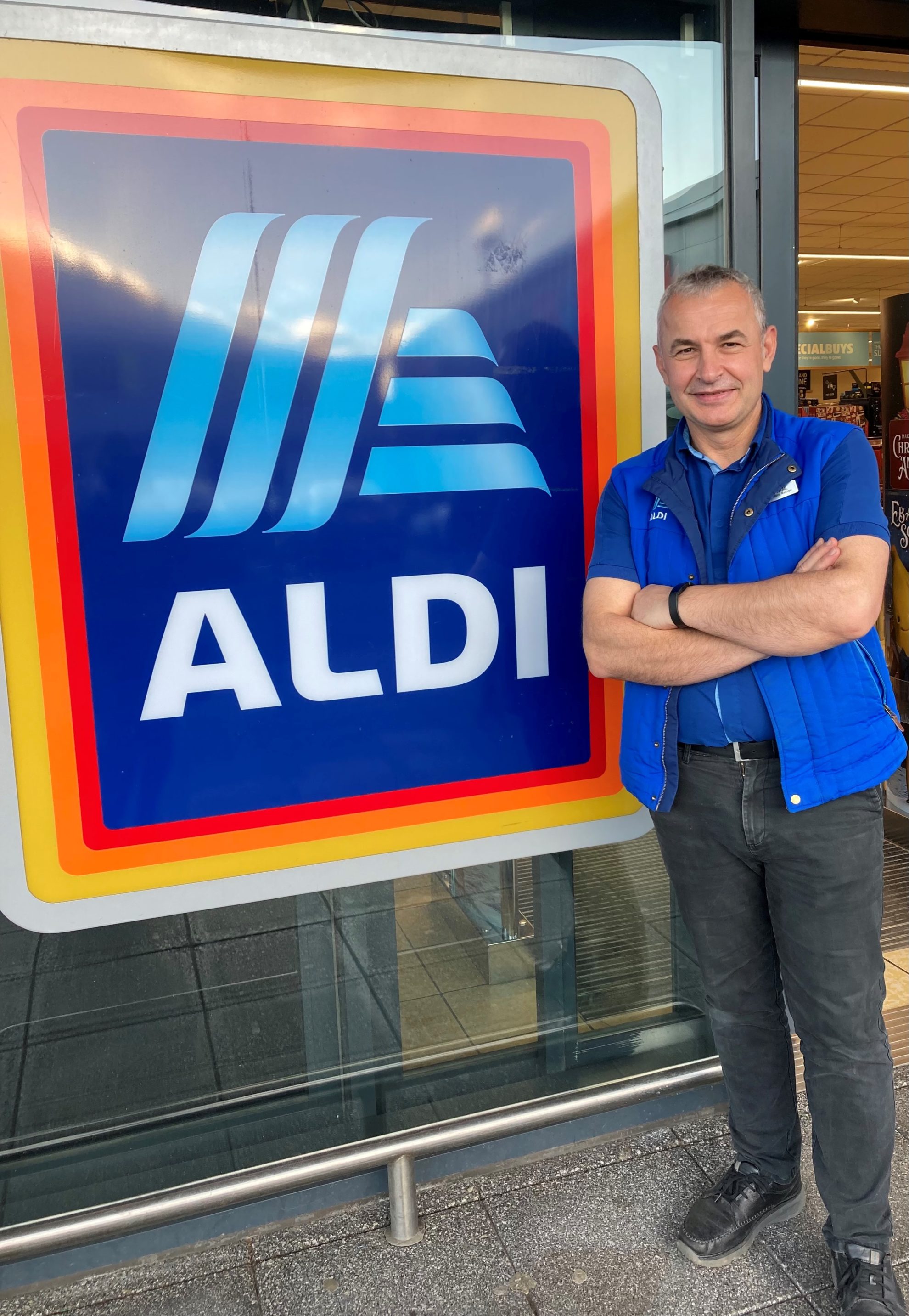 ALDI COLLEAGUE IN WISHAW CELEBRATES 25 YEARS OF SERVICE ALDI UK Press